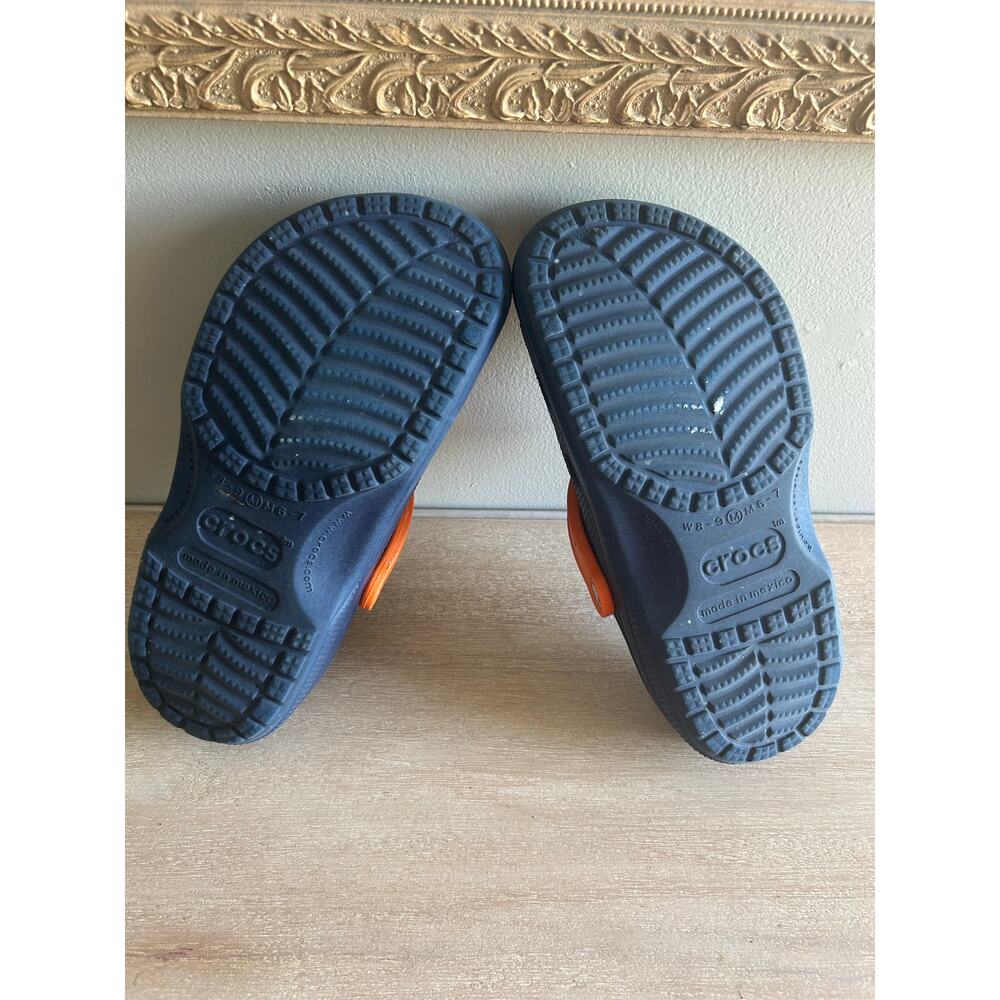 Denver Broncos crocs size 8-9 Women or 6–7 men - Picture 6 of 8